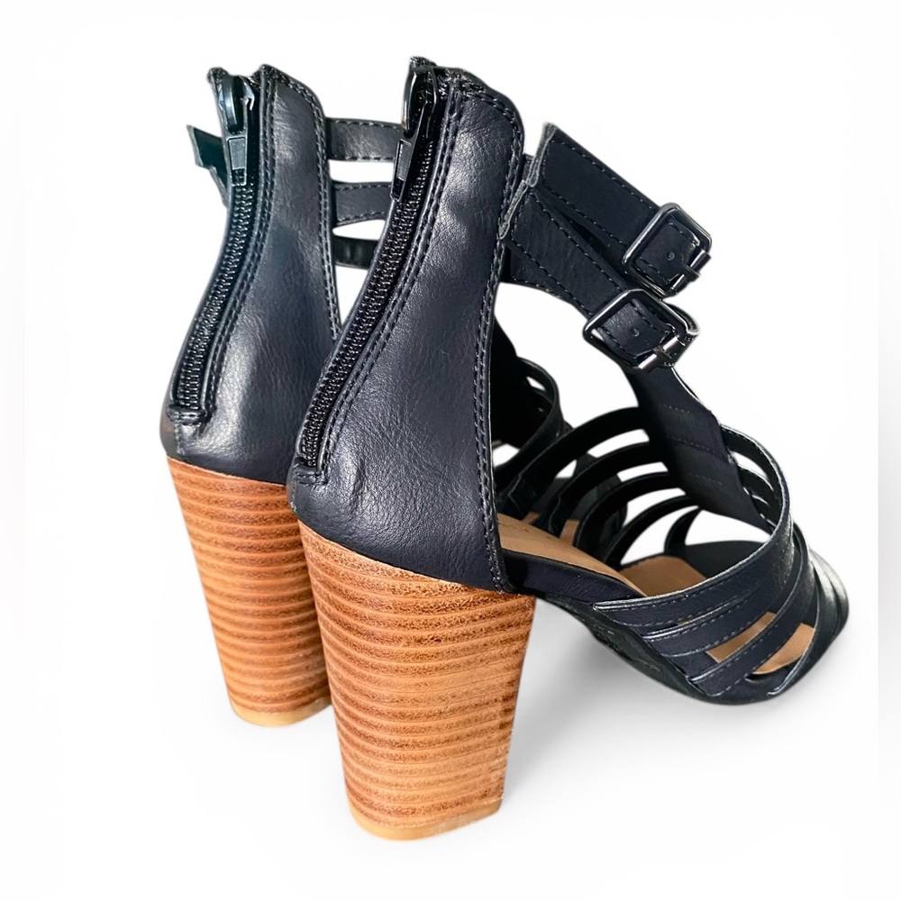 Le Chateau Black Leather Strappy Block Heels. Size 38 - Picture 5 of 10